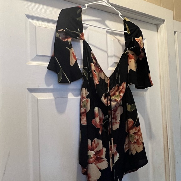 NWOT. Black flowy floral off the shoulder 3/4 sleeve romper. - Picture 8 of 11
